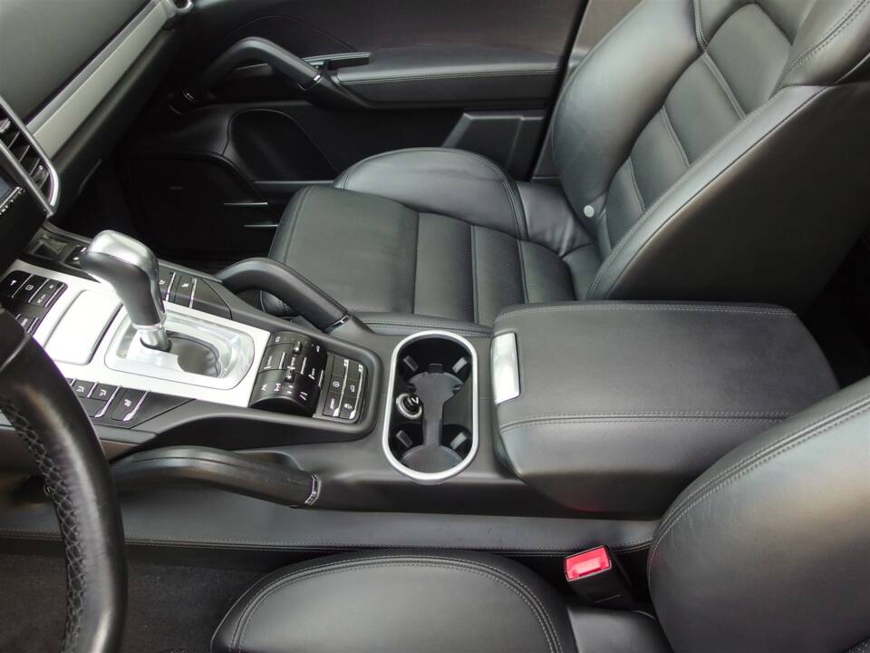 Bild 47/98 von Porsche Cayenne Turbo (2010)