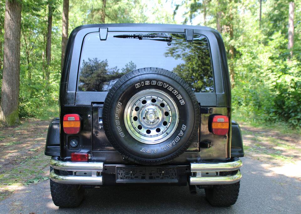 Bild 7/8 von Jeep Wrangler 2.5L (1992)
