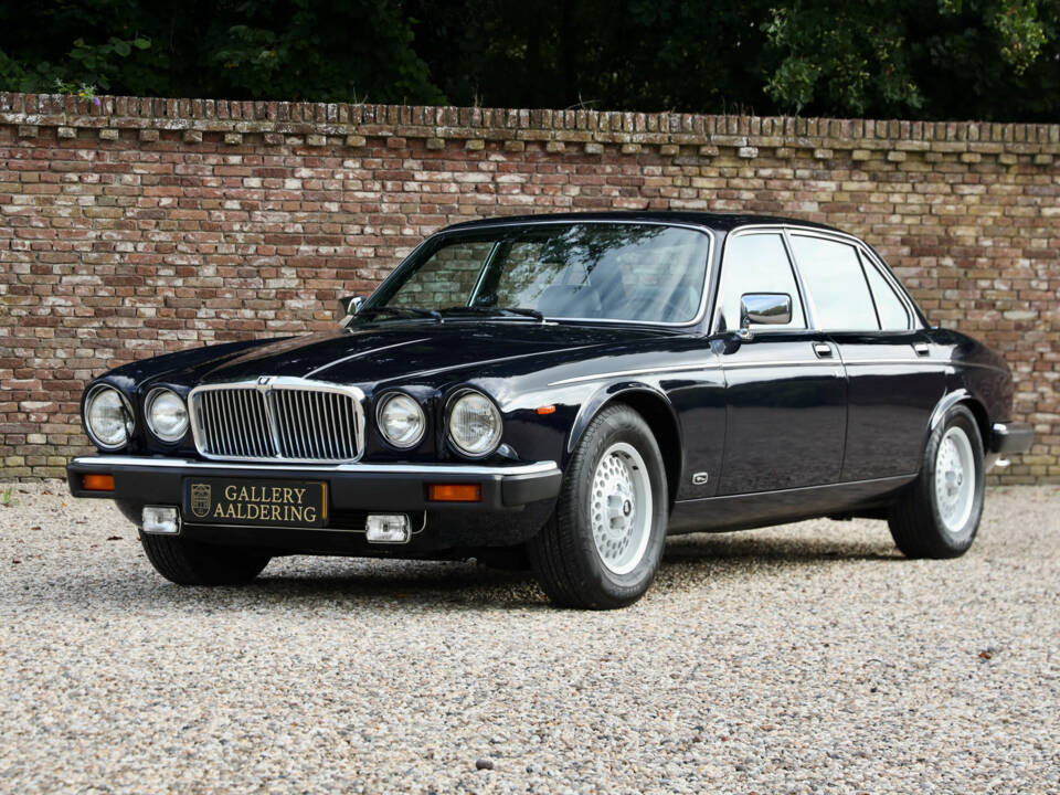 Imagen 28/50 de Jaguar XJ 12 (1985)