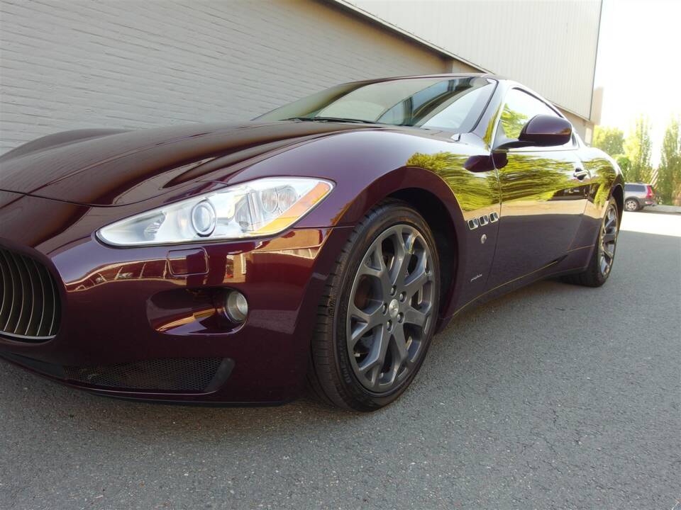 Image 25/98 of Maserati GranTurismo 4.2 (2008)