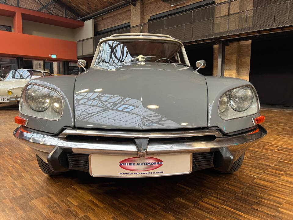 Image 3/30 of Citroën DS 20 Familiale (1970)