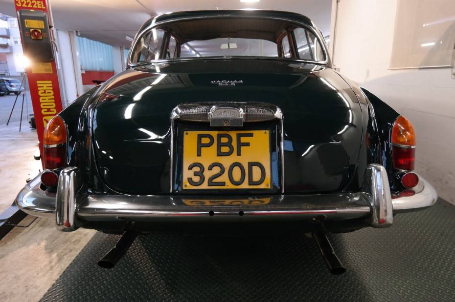 Image 22/29 of Jaguar S-Type 3.4 (1966)