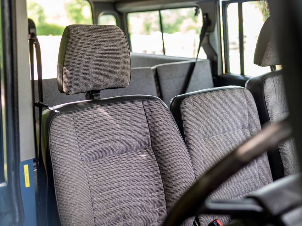 Image 39/50 of Land Rover 110 (1988)