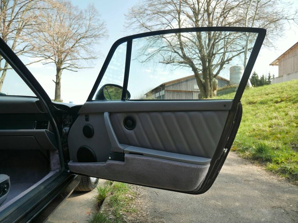 Immagine 24/31 di Porsche 911 Carrera 2 (1992)