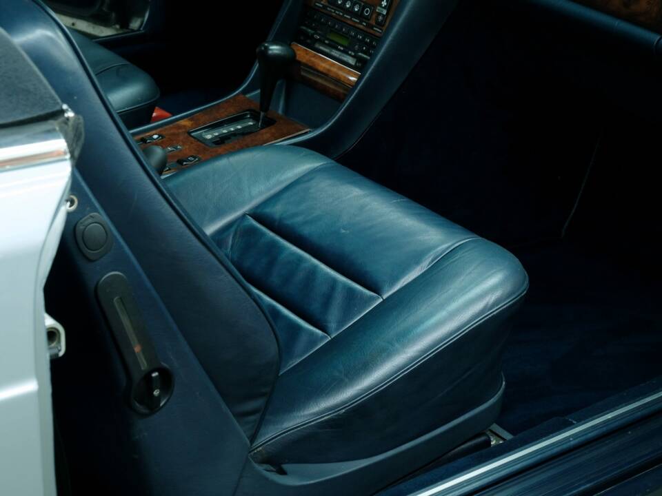 Image 39/50 of Mercedes-Benz 500 SEC (1982)
