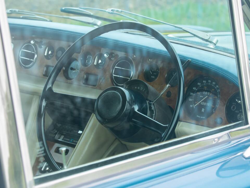 Image 8/50 of Rolls-Royce Silver Shadow I (1976)