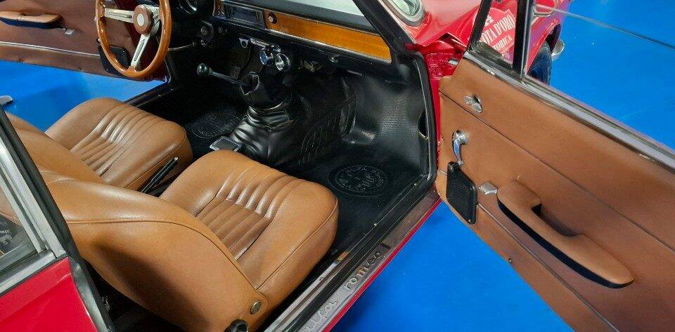 Imagen 7/37 de Alfa Romeo Giulia GT 1300 Junior (1974)