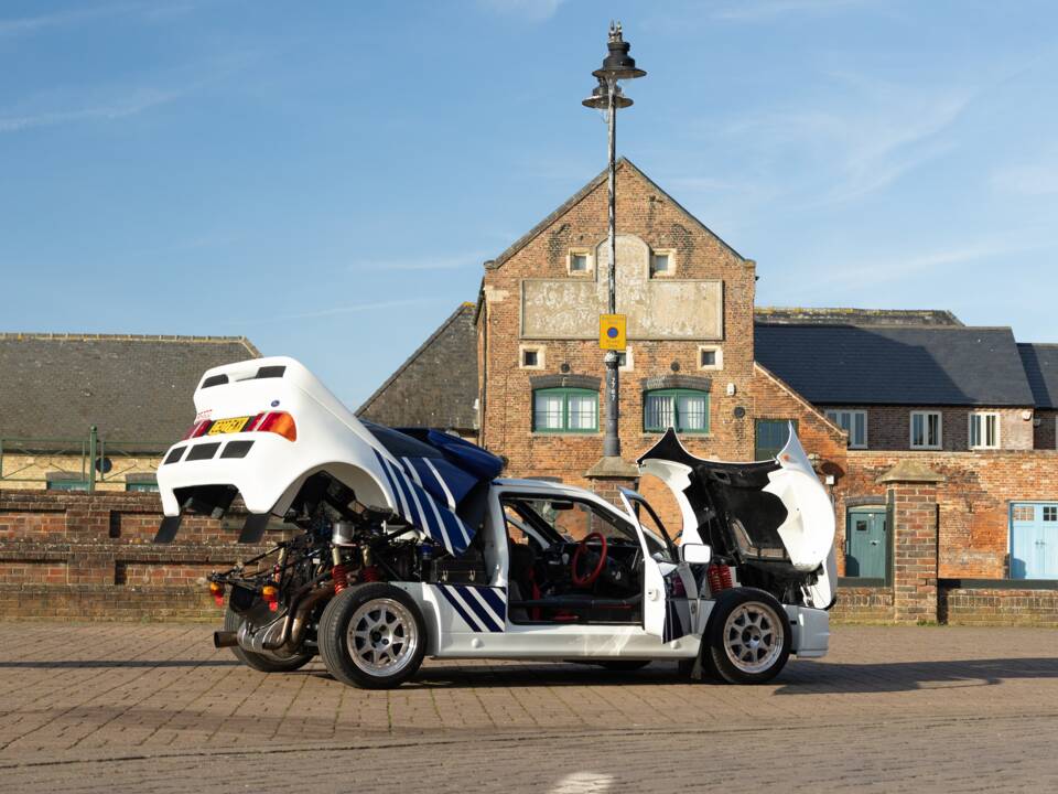 Image 17/50 of Ford RS200 (1986)