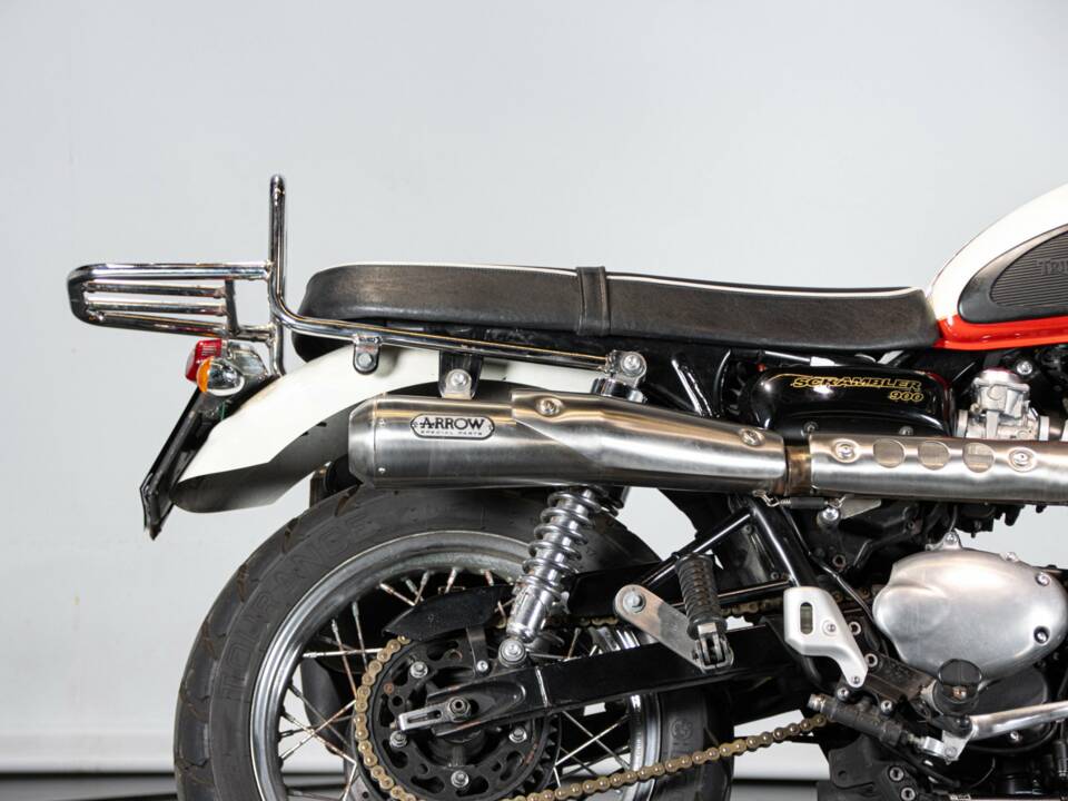 Image 33/50 of Triumph DUMMY (2014)