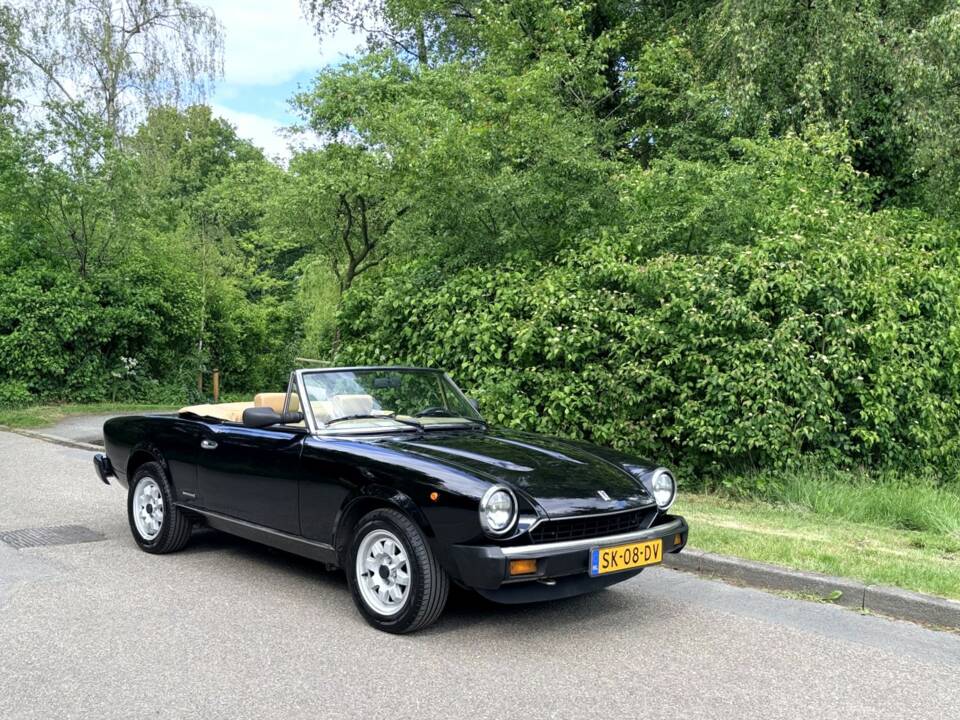 Afbeelding 18/23 van FIAT 124 Pininfarina Spidereuropa (1984)