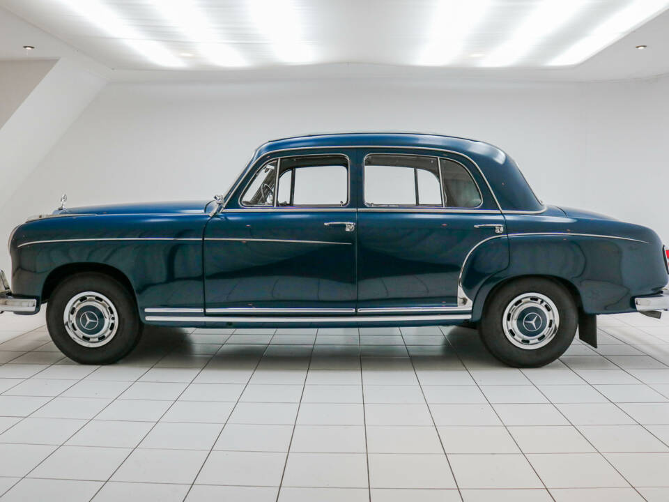 Afbeelding 2/18 van Mercedes-Benz 220 SE (1958)