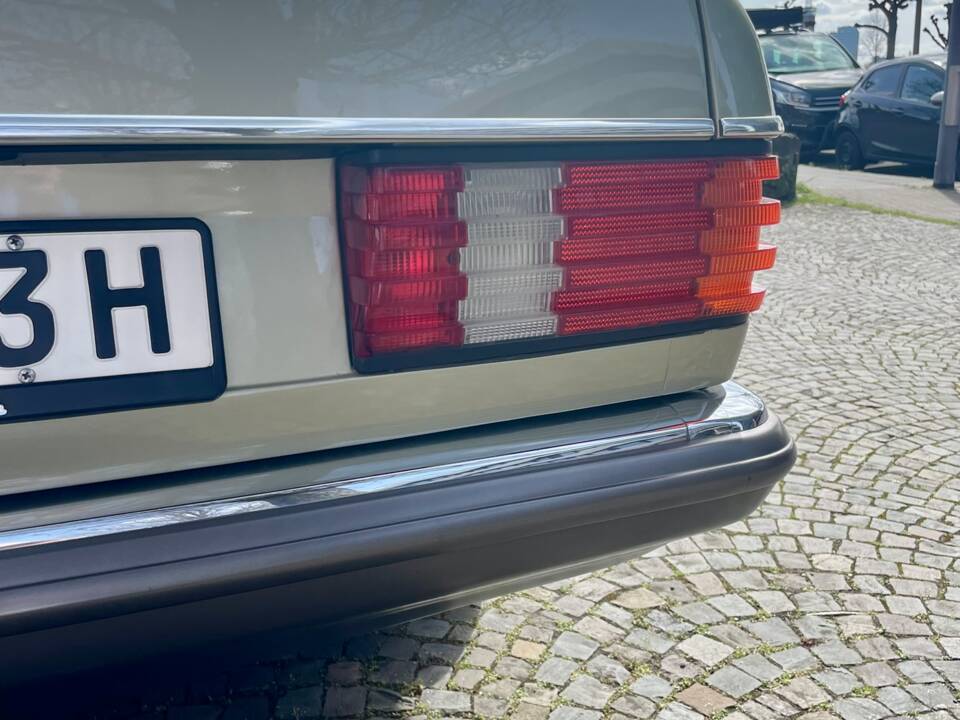 Bild 33/65 von Mercedes-Benz 380 SEC (1983)