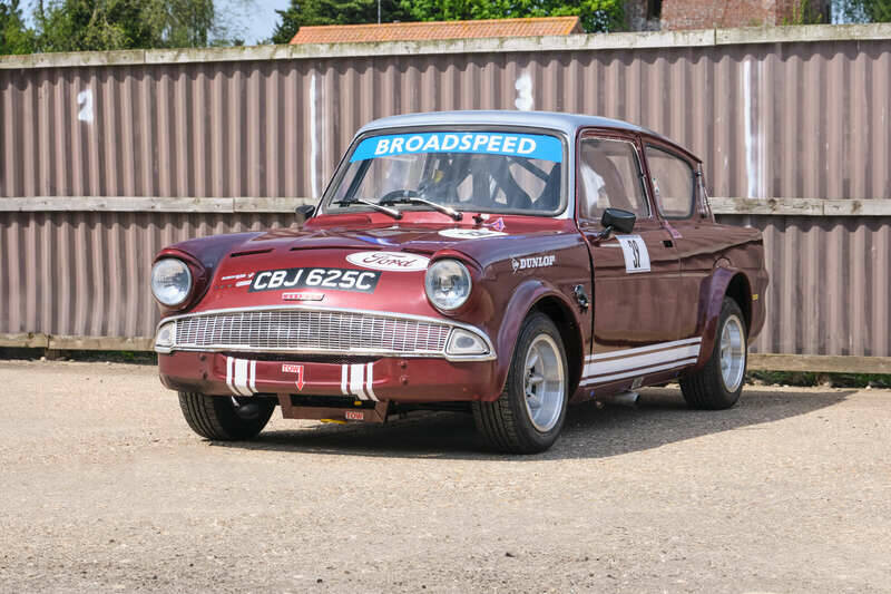 Image 45/50 of Ford Anglia (1965)
