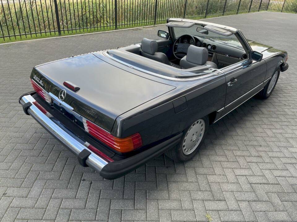 Immagine 15/36 di Mercedes-Benz 560 SL (1989)