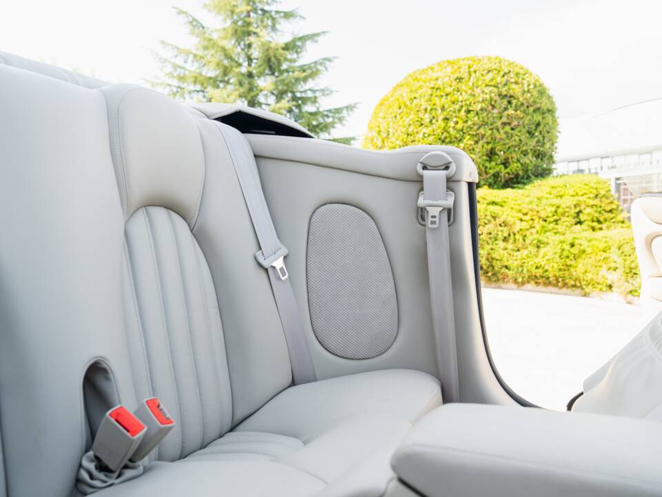 Image 83/91 de Jaguar XK8 4.0 (2000)