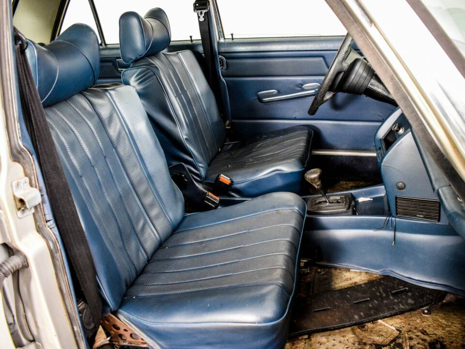 Image 6/50 of Mercedes-Benz 240 D (1976)