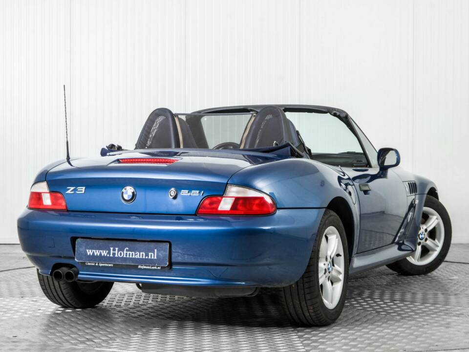 Image 43/50 of BMW Z3 2.2i (2001)