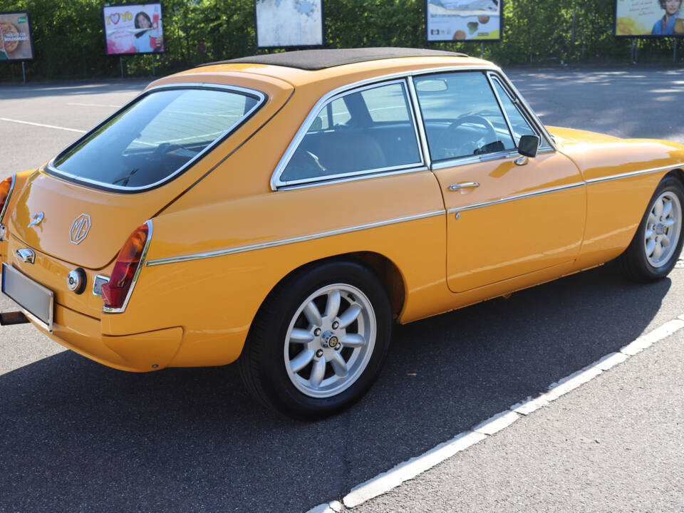 Image 7/19 of MG MGB GT (1978)