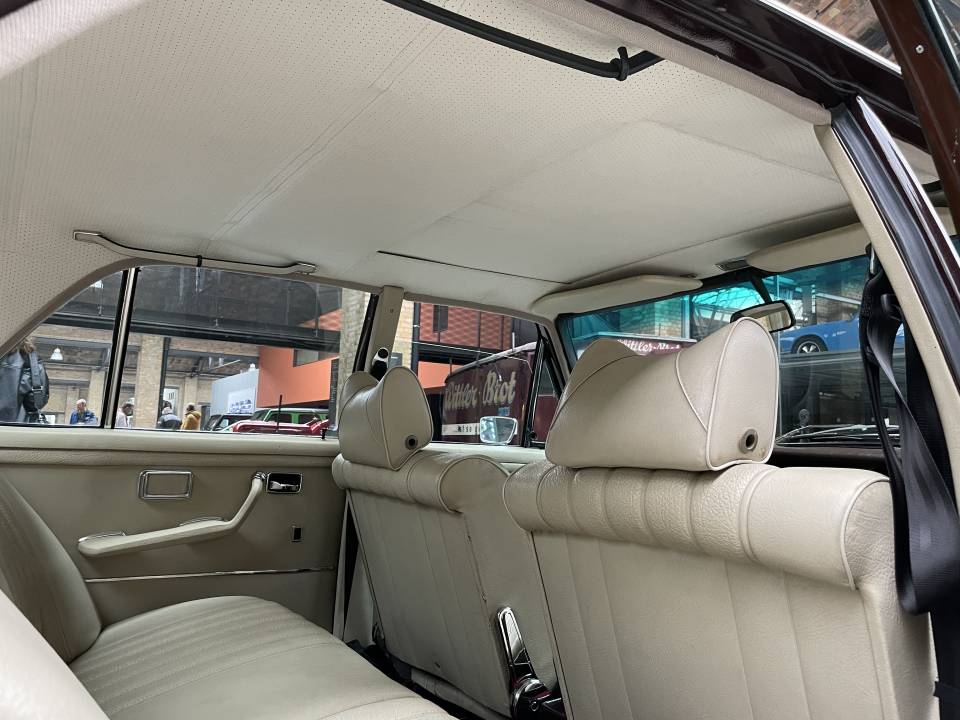 Image 19/50 of Mercedes-Benz 280 SE 4,5 (1972)