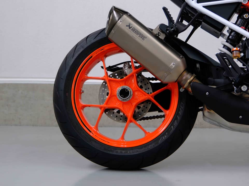 Image 8/83 of KTM 1290 Super Duke R (2018)