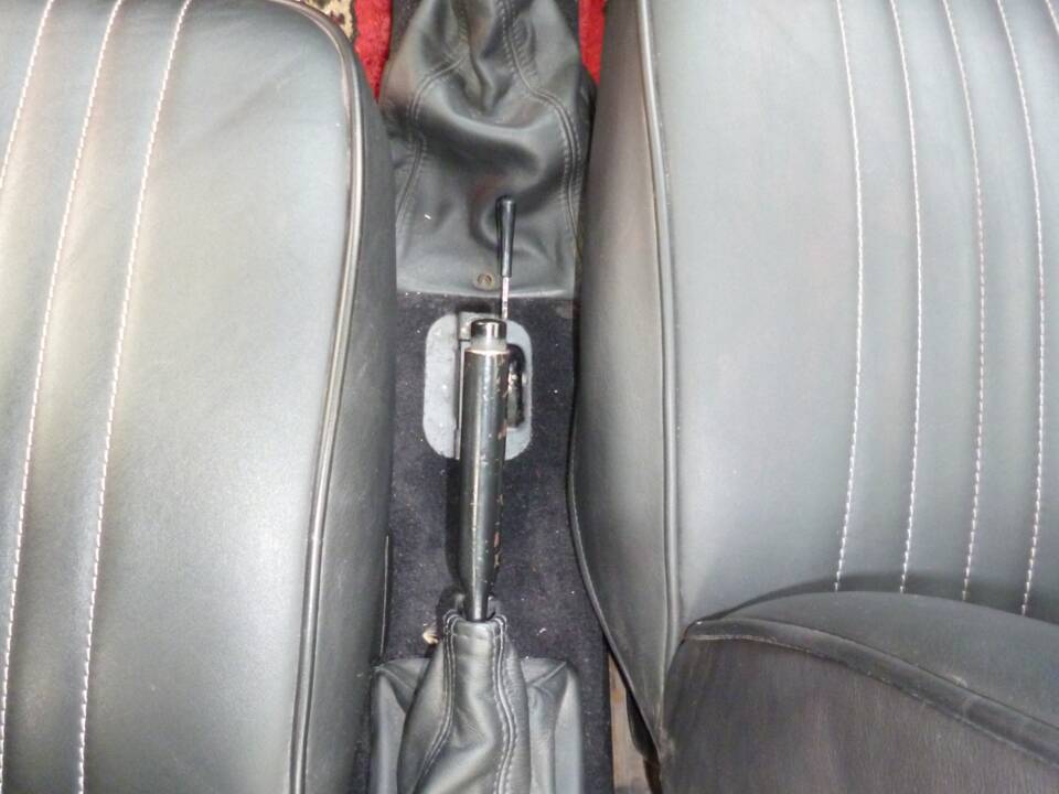 Image 19/32 of SEAT 600 D (1972)