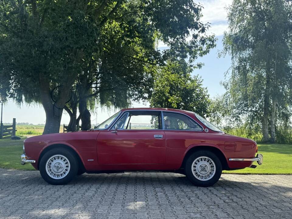 Afbeelding 5/8 van Alfa Romeo 2000 GTV (1971)