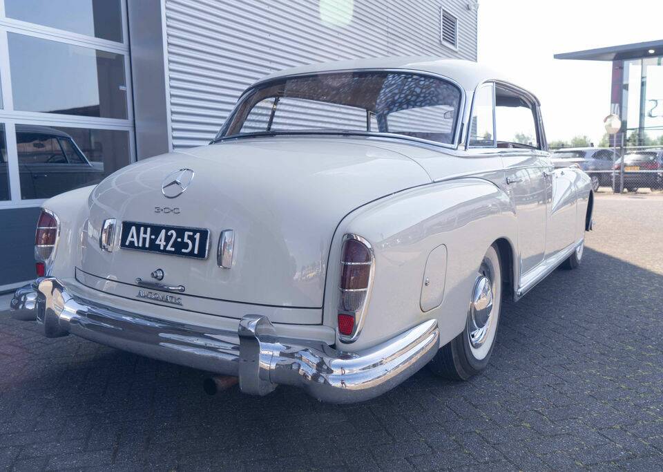 Image 5/8 of Mercedes-Benz 300 d (1961)
