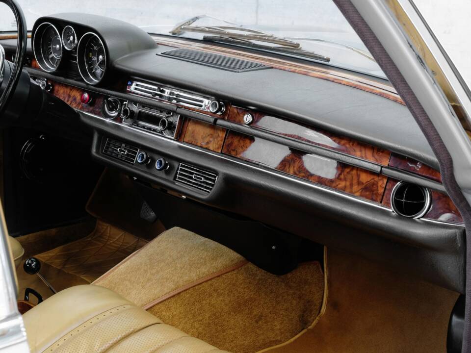 Immagine 34/50 di Mercedes-Benz 300 SEL 6.3 (1968)