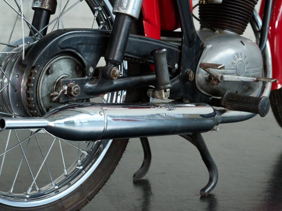Image 18/28 of MV Agusta 125 TR (1958)