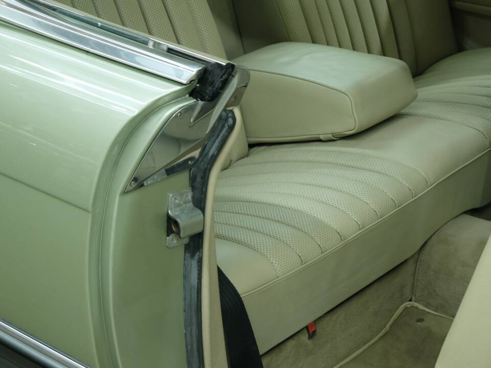 Image 31/50 de Mercedes-Benz 450 SLC 5,0 (1978)