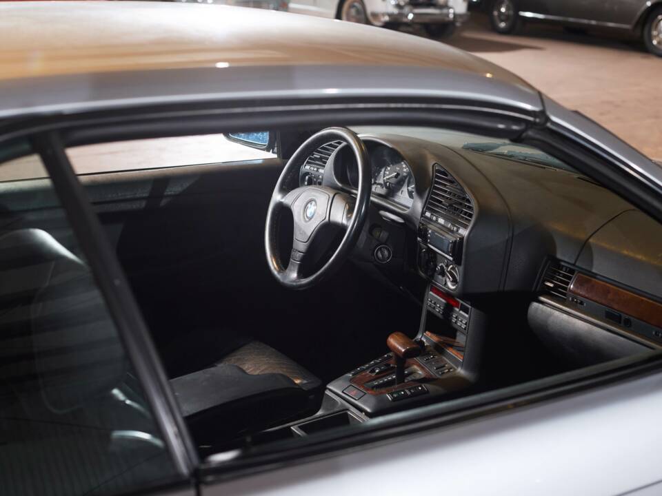Immagine 24/27 di BMW 328i (1995)
