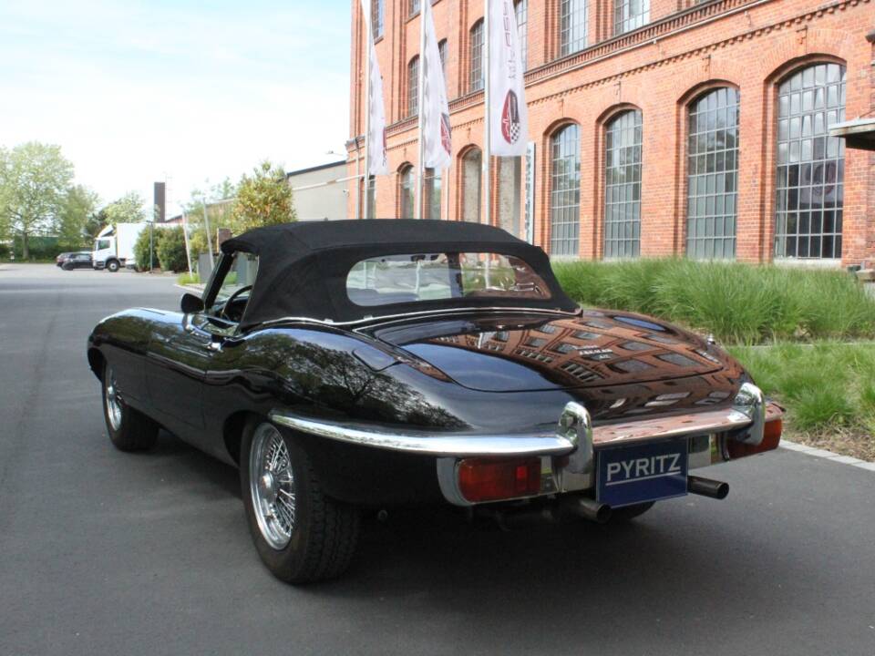 Image 24/24 of Jaguar E-Type (1970)
