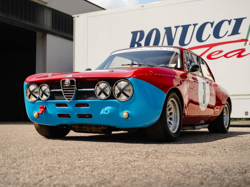 Imagen 3/81 de Alfa Romeo 1750 GT Veloce (1968)