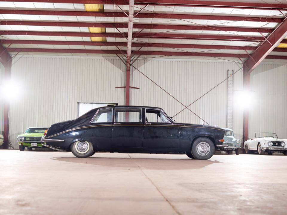 Image 8/70 of Daimler DS 420 (1976)