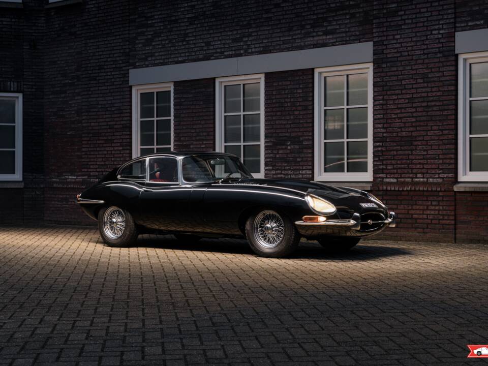 Image 1/4 de Jaguar Type E 4.2 (1966)