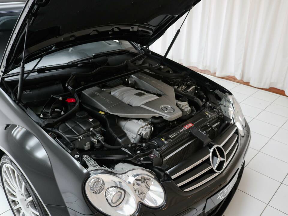 Imagen 11/16 de Mercedes-Benz CLK 63 AMG Black Series (2008)