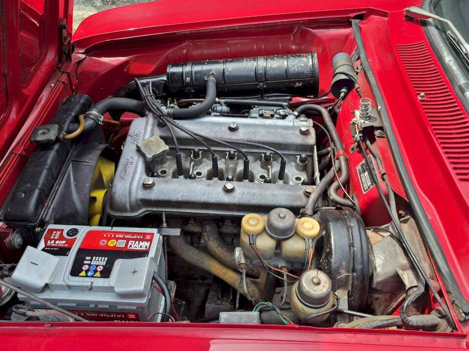 Image 40/50 de Alfa Romeo Giulia GT 1300 Junior (1971)