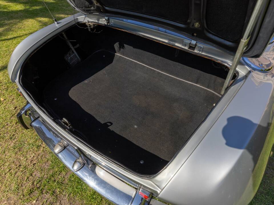 Imagen 29/47 de Ferrari 330 GT 2+2 (1964)