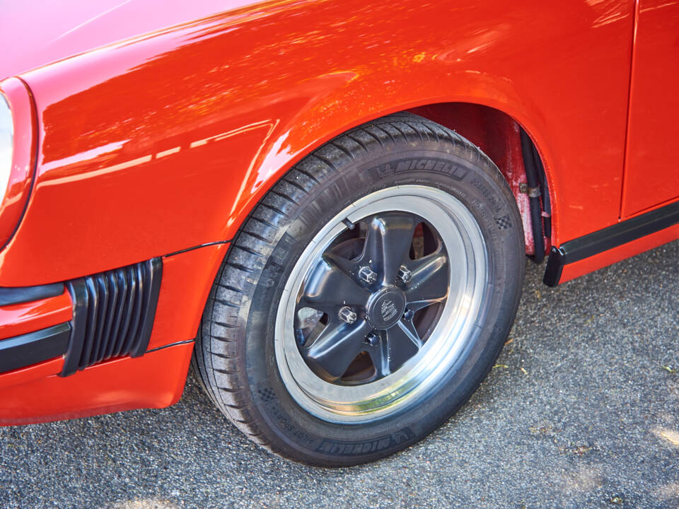 Image 17/44 of Porsche 911 SC 3.0 (1983)