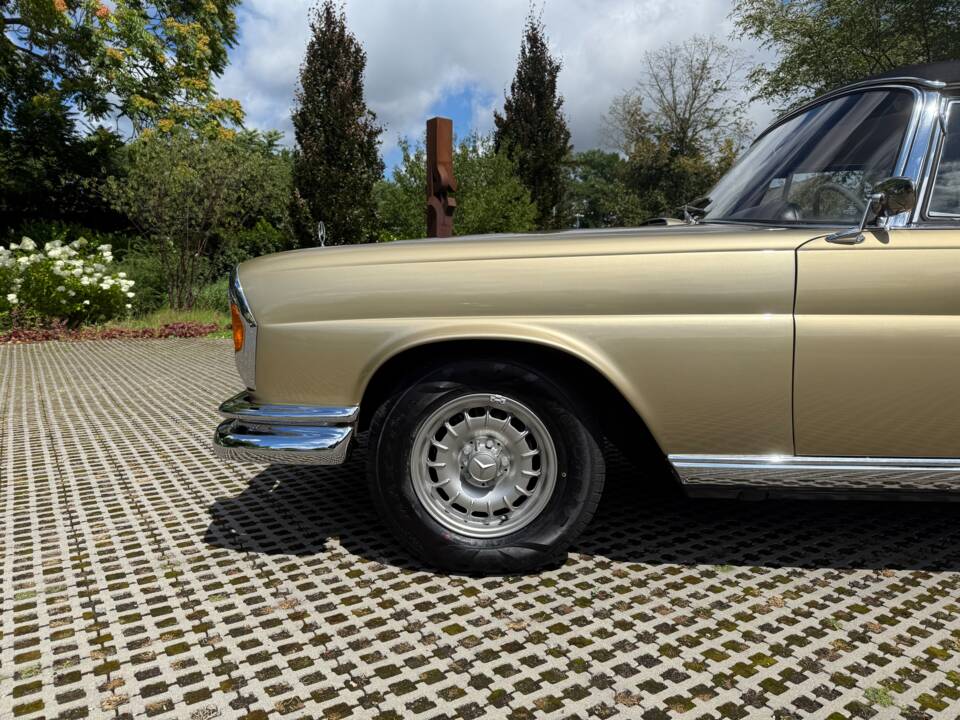 Image 6/39 de Mercedes-Benz 280 SE (1968)