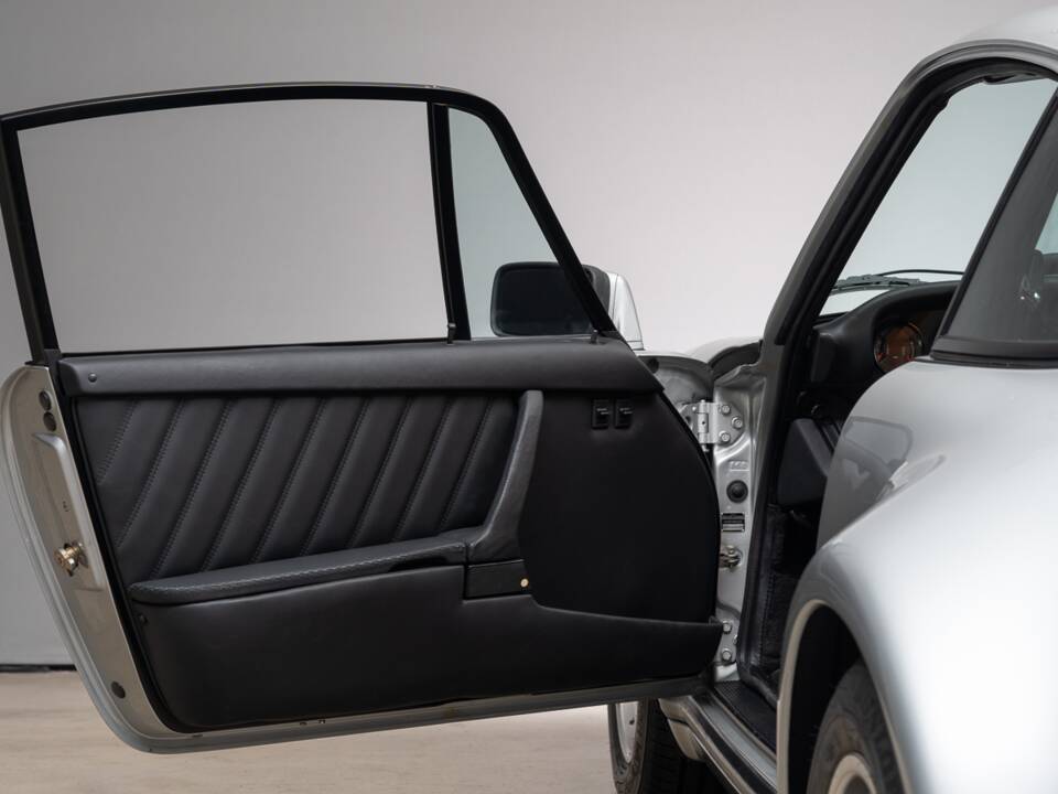 Image 19/29 of Porsche 911 Turbo 3.0 (1976)