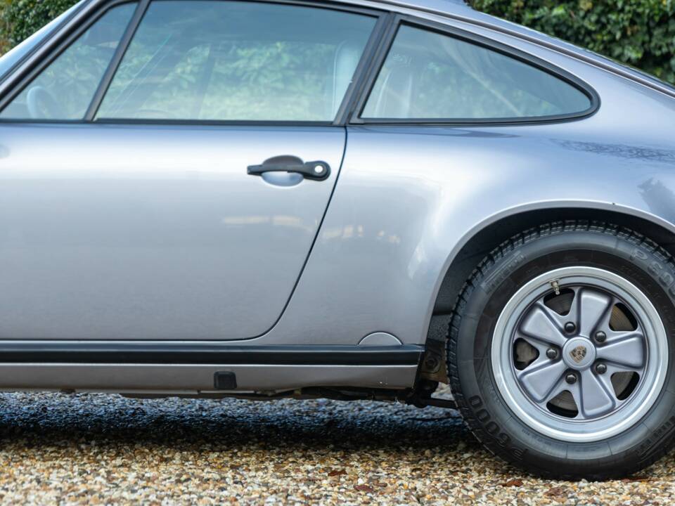 Immagine 30/50 di Porsche 911 Carrera 3.2 "25 years 911" (1988)