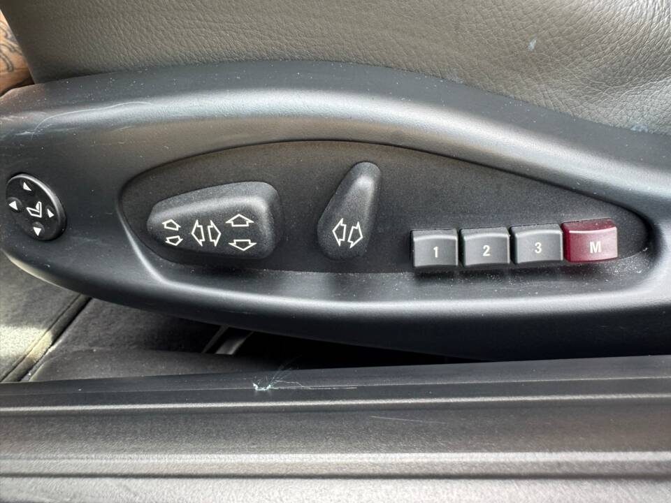 Bild 98/99 von BMW 650i (2007)