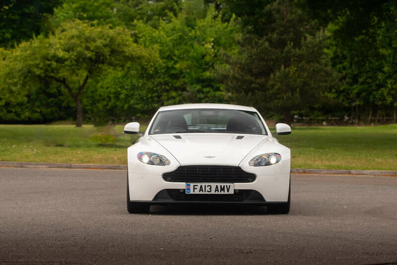 Bild 11/50 von Aston Martin V8 Vantage (2013)