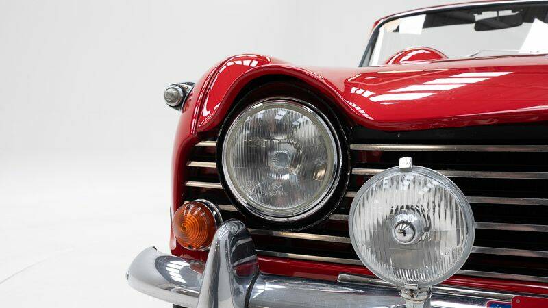 Image 13/15 de Triumph TR 250 (1968)