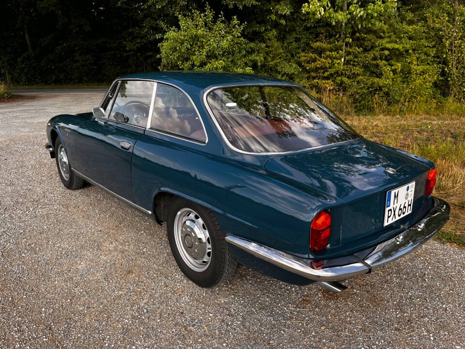Image 2/22 de Alfa Romeo 2600 Sprint (1963)