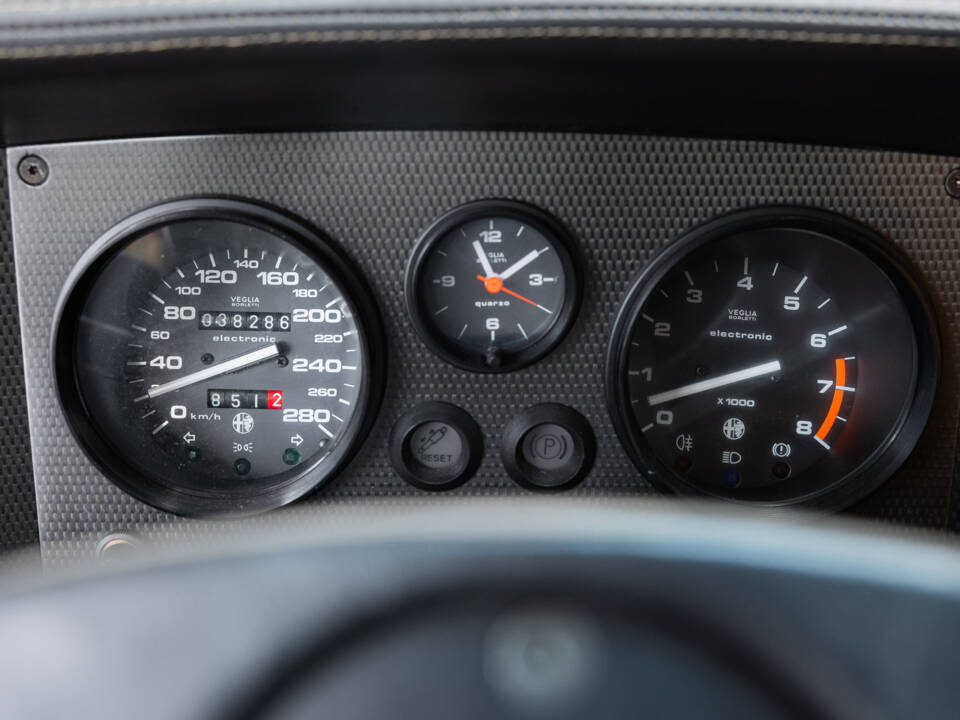 Image 10/32 de Alfa Romeo SZ (1994)
