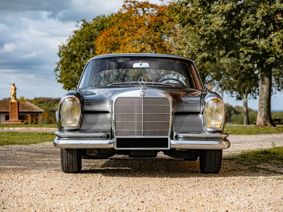 Image 5/86 of Mercedes-Benz 300 SE (1965)