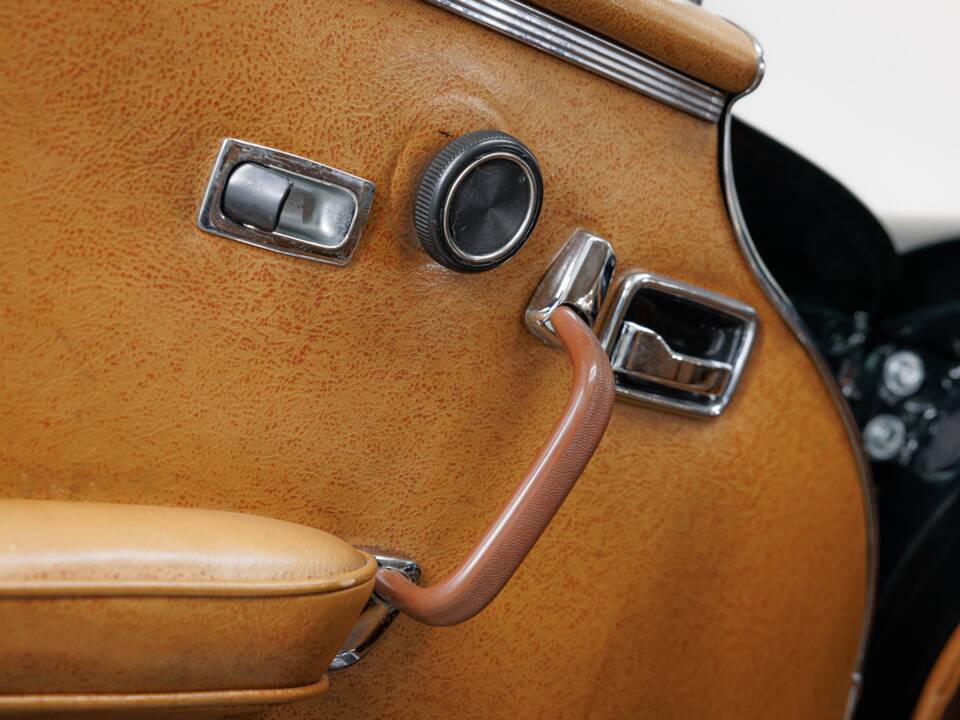 Image 8/32 of Mercedes-Benz 280 SE 3,5 (1971)