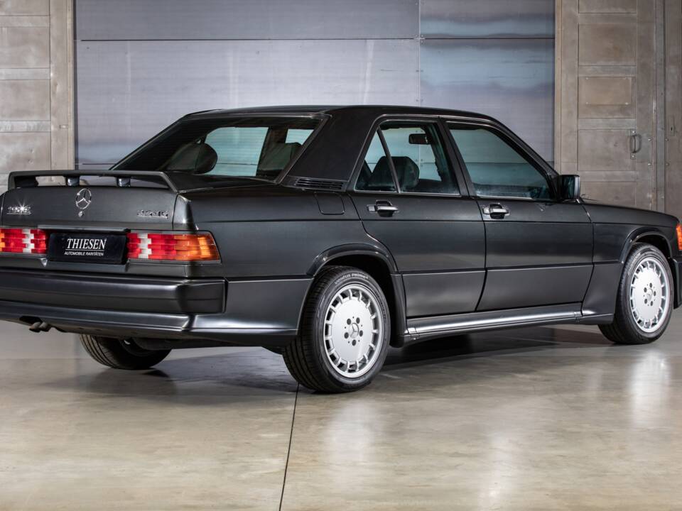 Image 5/23 de Mercedes-Benz 190 E 2.5-16 (1989)